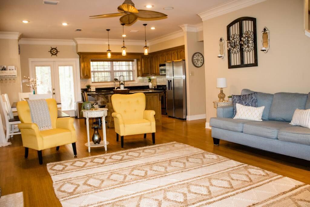 Pet Friendly Tranquil Cottage With Fire-Pit And Seasonal Hot Tub Sept-March Minutes To Beaches ดอฟินไอแลนด์ ภายนอก รูปภาพ