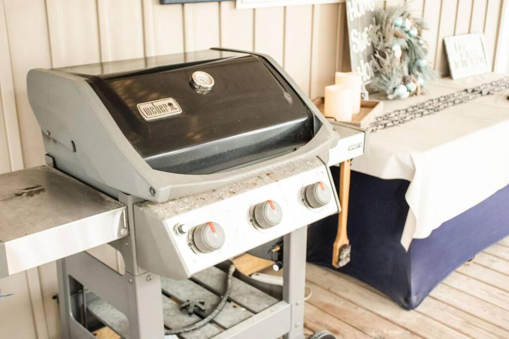 Pet Friendly Tranquil Cottage With Fire-Pit And Seasonal Hot Tub Sept-March Minutes To Beaches ดอฟินไอแลนด์ ภายนอก รูปภาพ